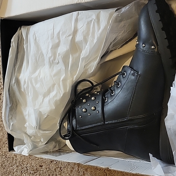 Black combat boots with silver detail - Picture 3 of 9